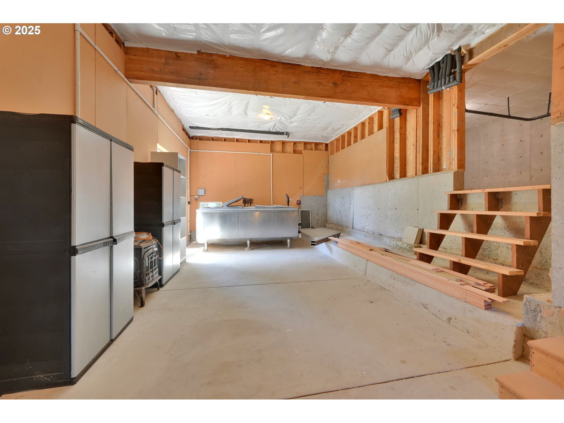 835 Willacade Court Springfield, OR 97477 - Photo 42 of 48 a bedroom with a bed and a walk in closet
