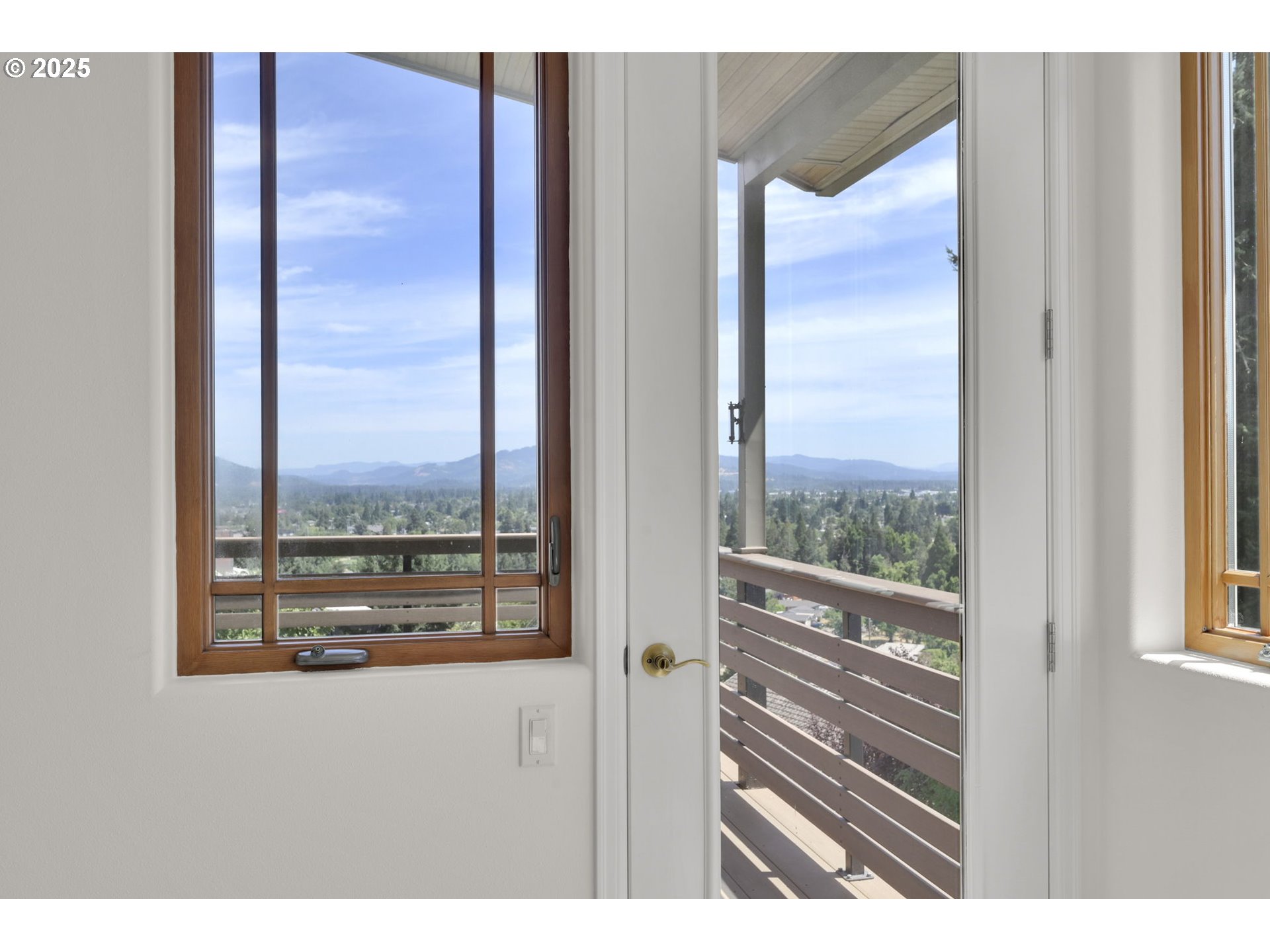 835 Willacade Court Springfield, OR 97477 - Photo 9 of 48 a view of sky from window