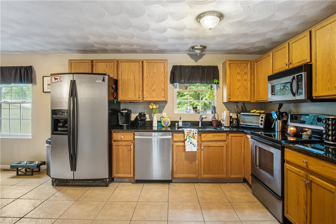 18 Weir Road Warwick, RI 02886 - Photo 11 of 24 Gallery Image 11