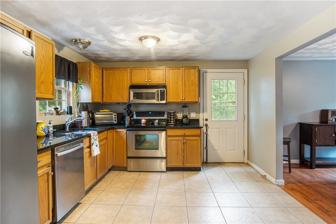 18 Weir Road Warwick, RI 02886 - Photo 12 of 24 Gallery Image 12