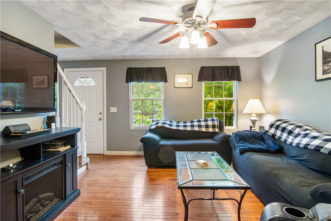18 Weir Road Warwick, RI 02886 - Photo 8 of 24 Gallery Image 8