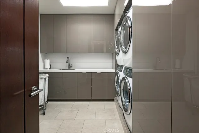 an aerial view of a house with yard swimming pool and outdoor seating