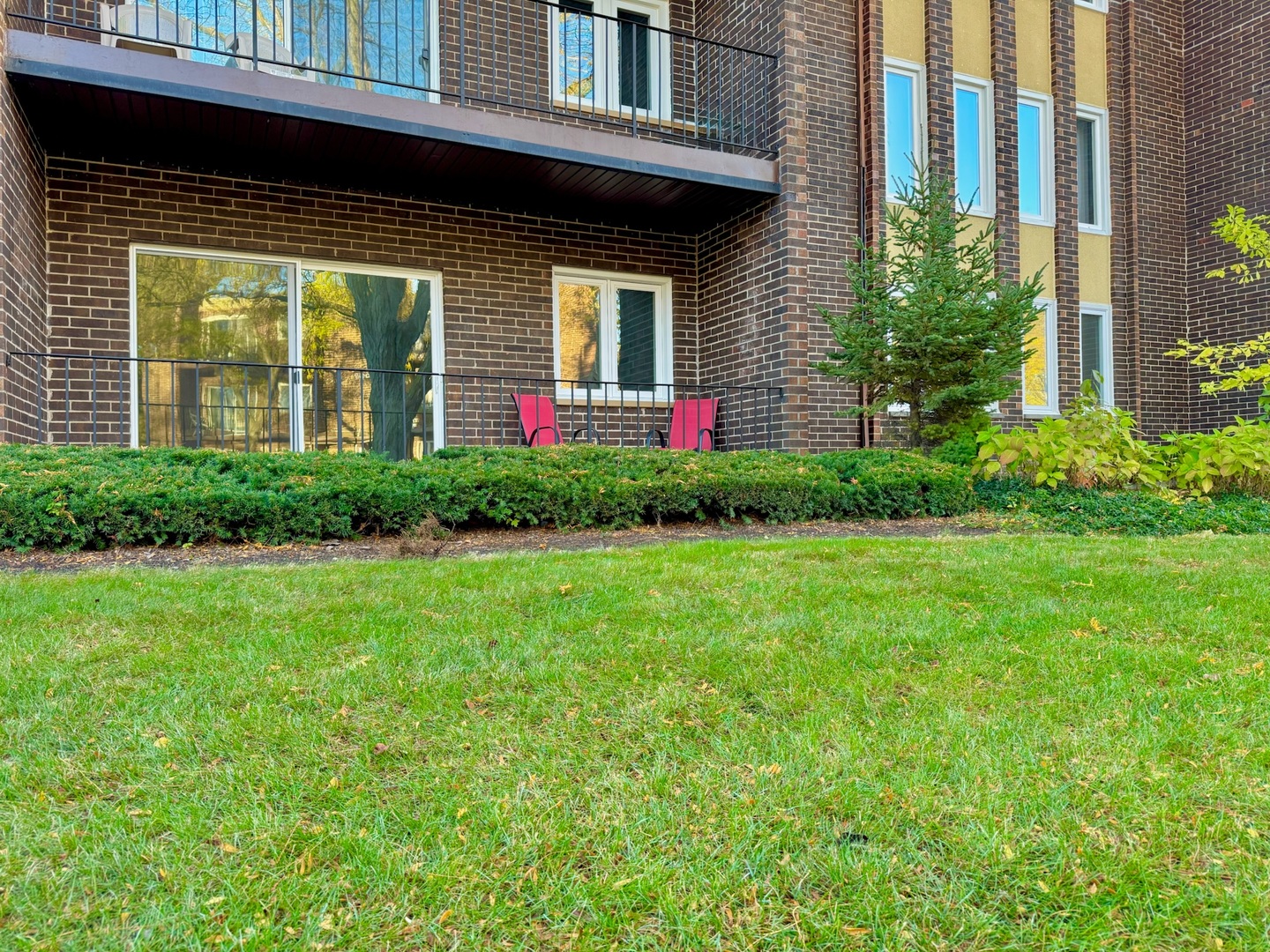 1525 Sander Court, Unit 103 Wheeling, IL 60090 - Photo 2 of 15