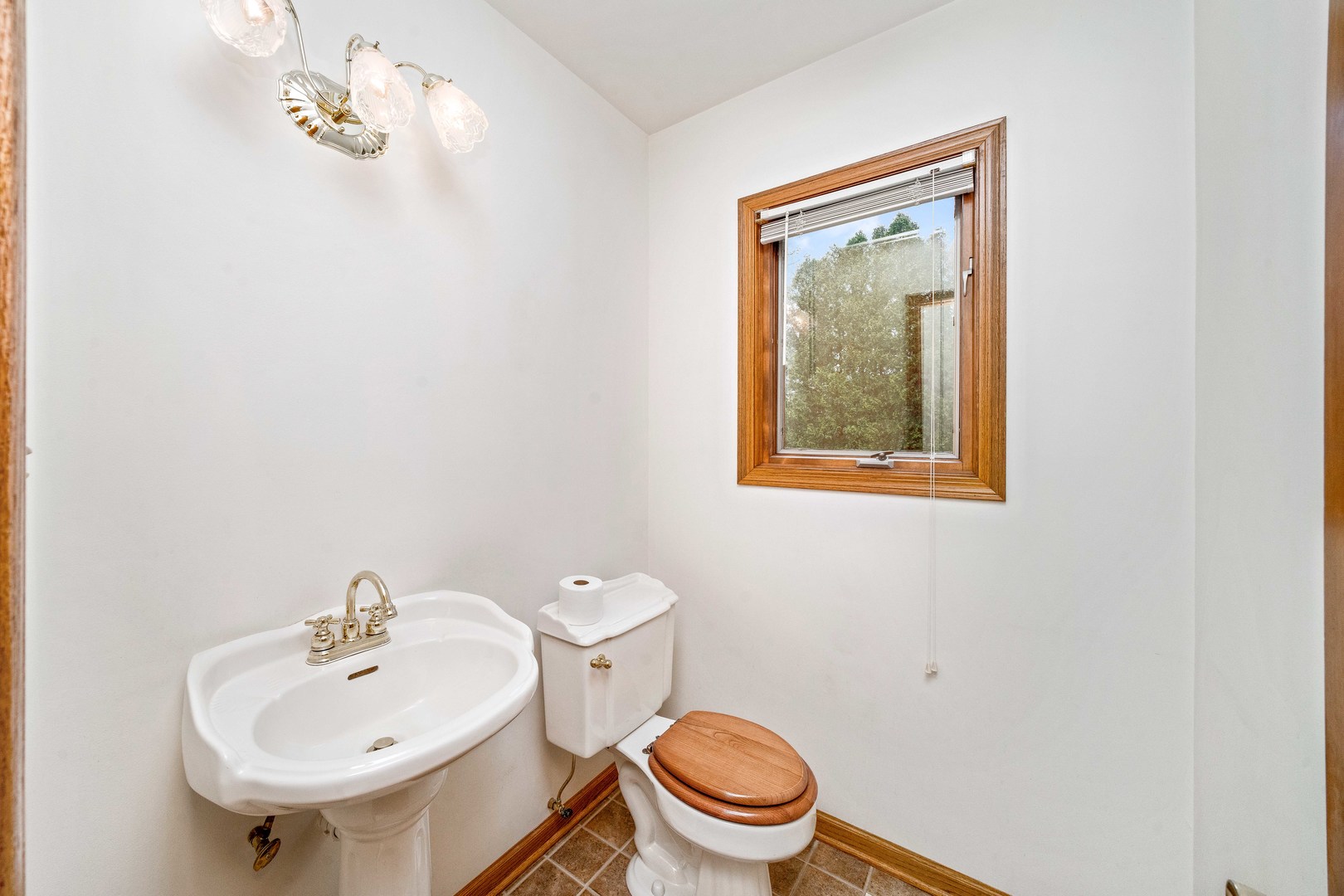 1027 Foxpointe Drive Sycamore, IL 60178 - Photo 18 of 36 a bathroom with a toilet sink and mirror