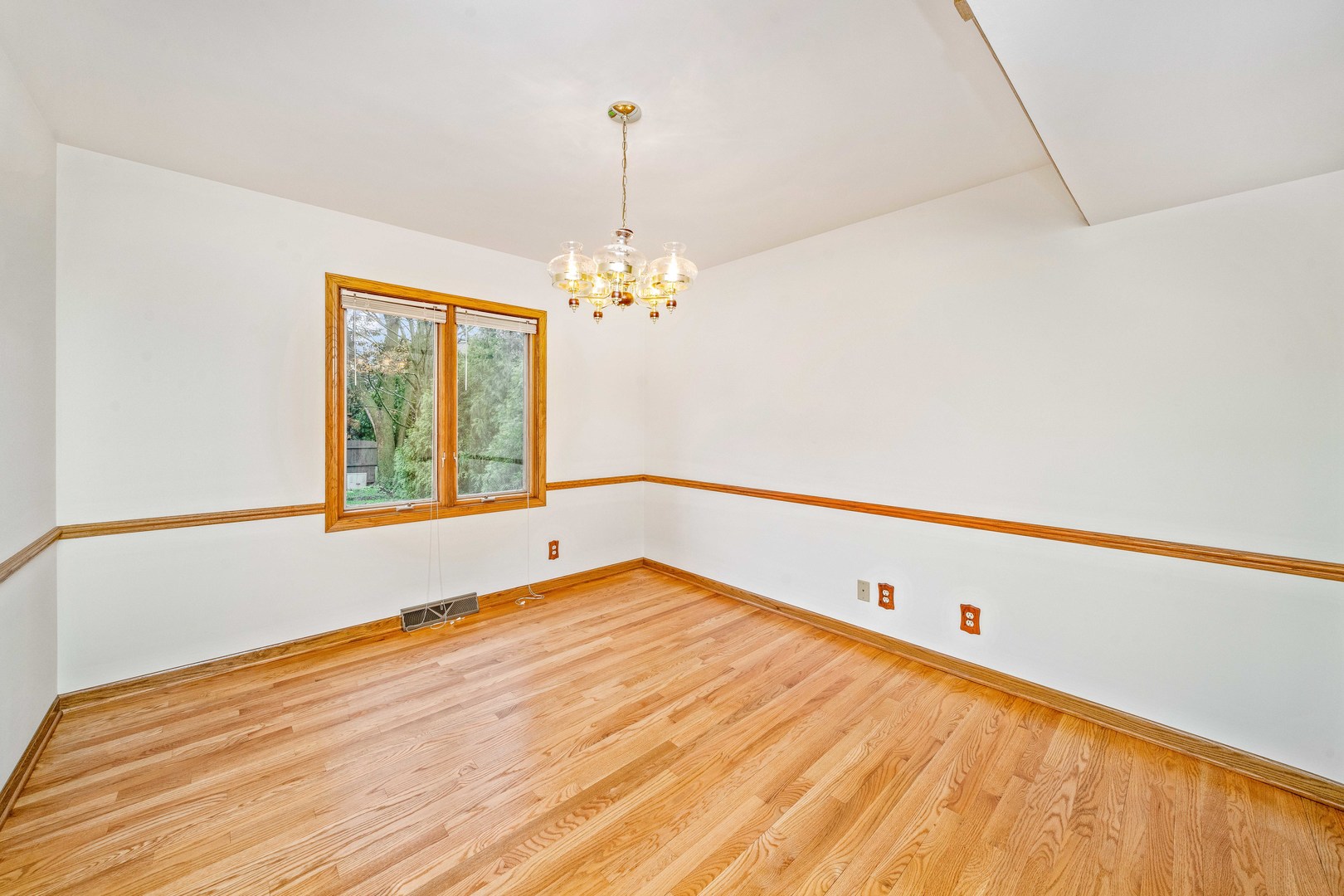 1027 Foxpointe Drive Sycamore, IL 60178 - Photo 20 of 36 a view of an empty room with window and wooden floor