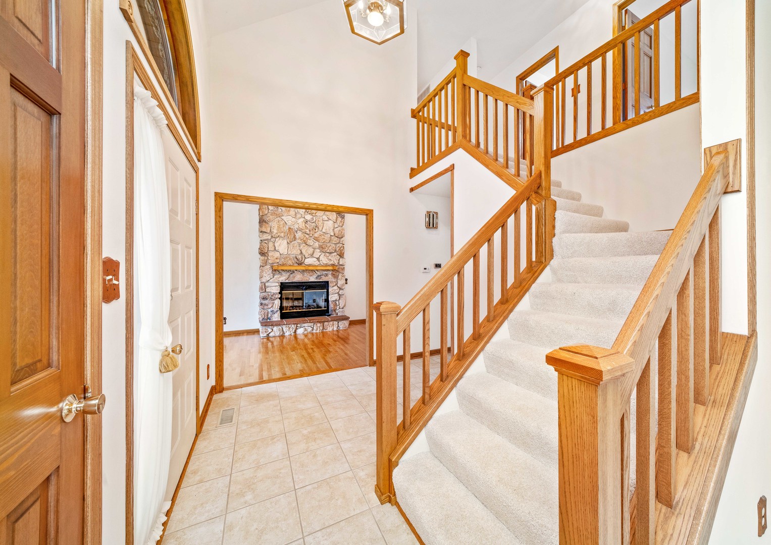 1027 Foxpointe Drive Sycamore, IL 60178 - Photo 24 of 36 a view of an entryway