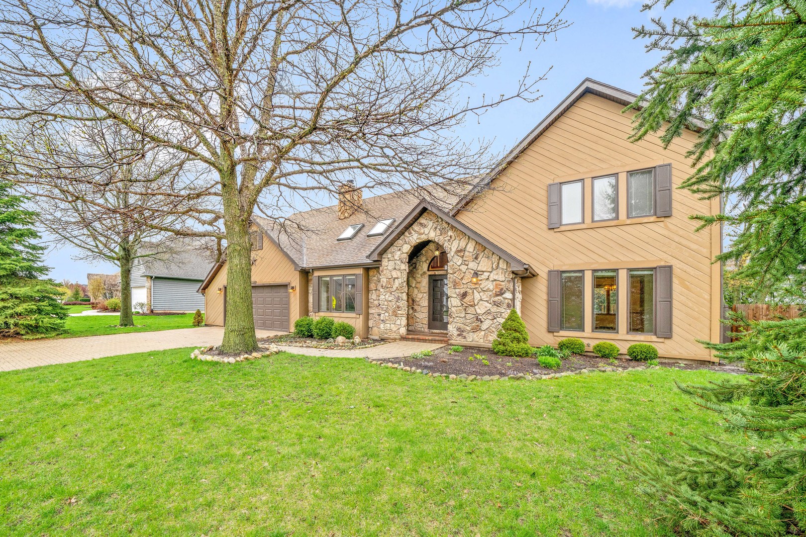 1027 Foxpointe Drive Sycamore, IL 60178 - Photo 3 of 36 a front view of house with yard and green space