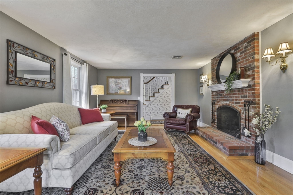 33 Reynolds Road Wakefield, MA 01880 - Photo 17 of 42