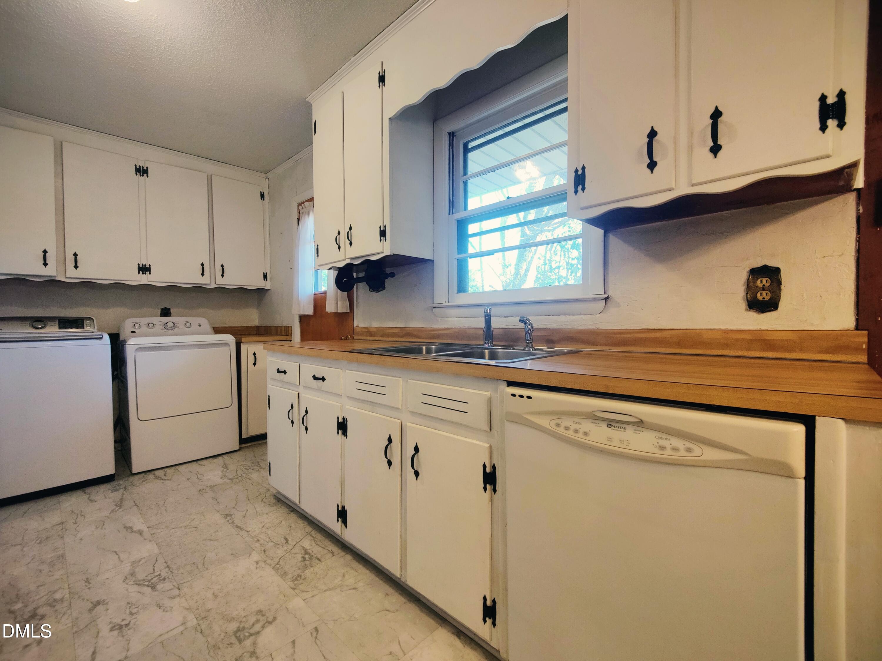 406 Avery Street Garner, NC 27529 - Photo 34 of 55 Kitchen