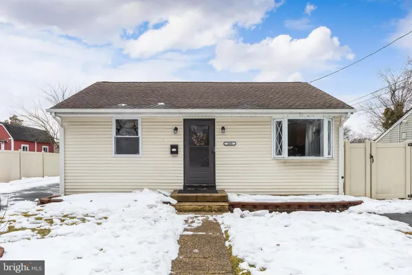 $345,000 | 400 North Forklanding Road, Maple Shade, NJ 08052