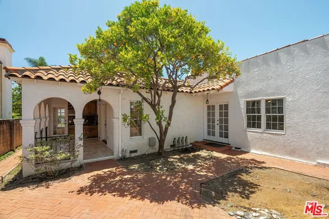 $3,800,000 | 417 11th Street, Santa Monica, CA 90402