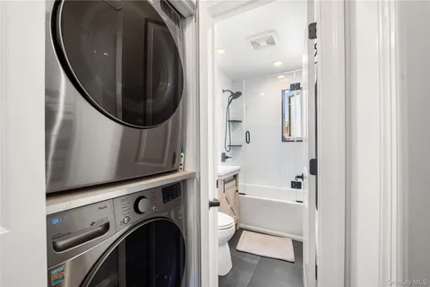 $365,000 | 224-09 Manor Road, Unit LOWER) 2408 | Bellerose