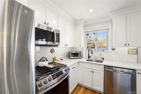 $365,000 | 224-09 Manor Road, Unit LOWER) 2408 | Bellerose
