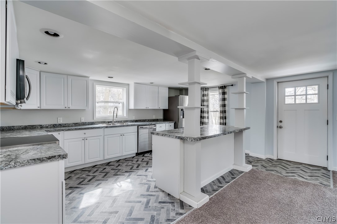 20 Garden Road Philadelphia, NY 13673 - Photo 2 of 50