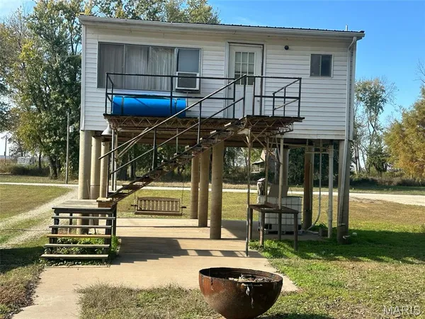 $70,000 | 72 South River Road, Elsberry, MO 63343