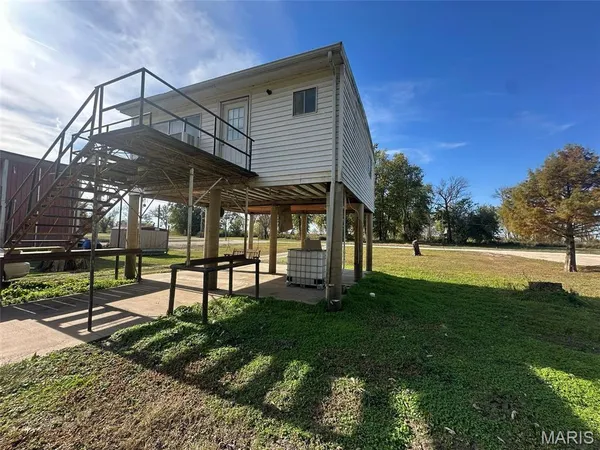 $70,000 | 72 South River Road, Elsberry, MO 63343