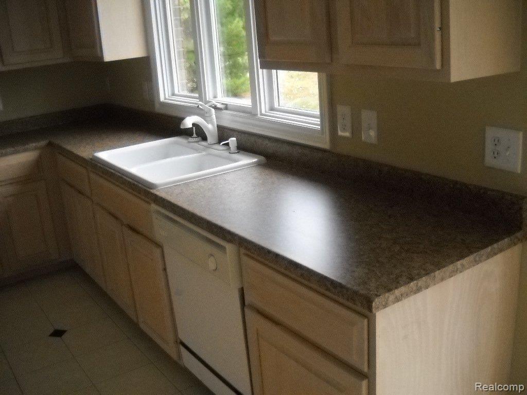 3136 Hedgewood Lane Rochester, MI 48309 - Photo 5 of 6 11-16-10 Fred 130