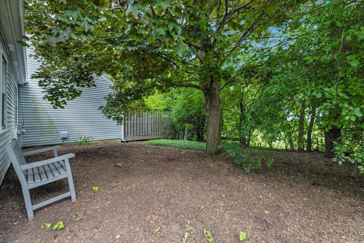 1049 Oswego Road Naperville, IL 60540 - Photo 26 of 27