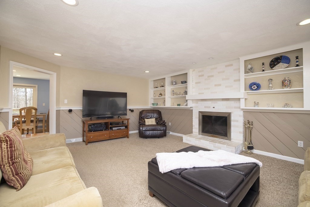 72 Hampton Road Sharon, MA 02067 - Photo 12 of 35