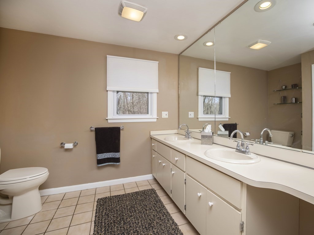 72 Hampton Road Sharon, MA 02067 - Photo 15 of 35