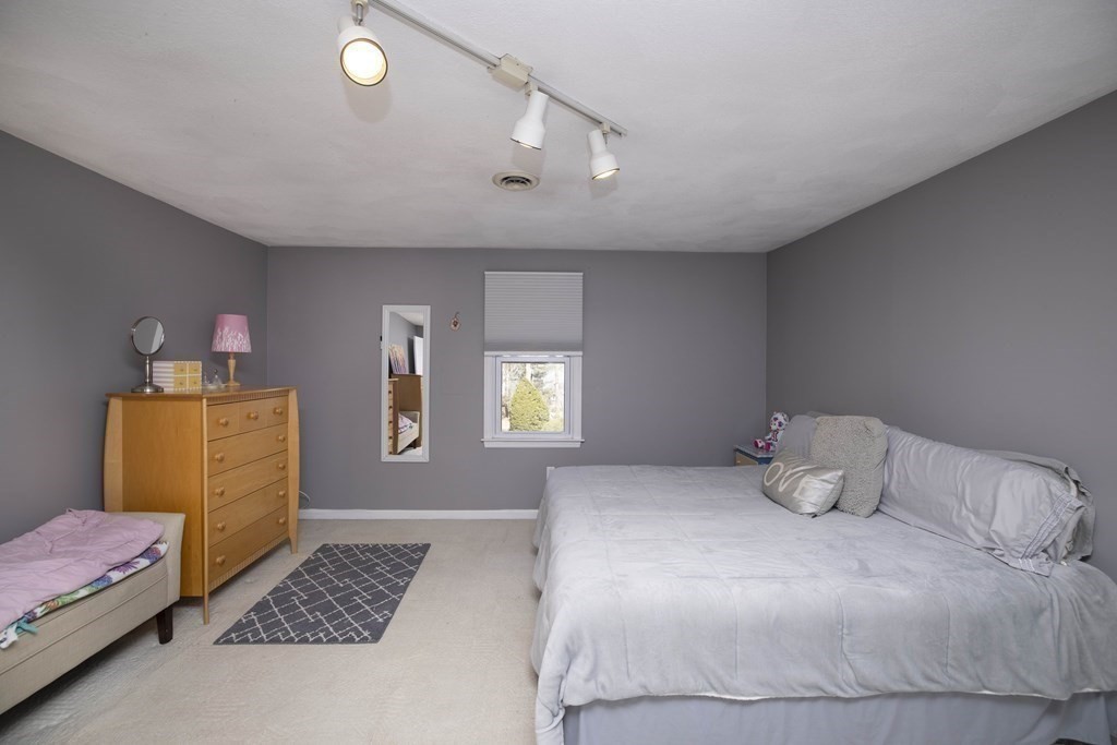 72 Hampton Road Sharon, MA 02067 - Photo 22 of 35