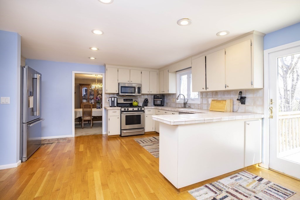 72 Hampton Road Sharon, MA 02067 - Photo 8 of 35