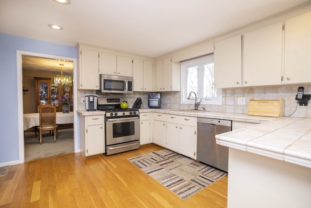 72 Hampton Road Sharon, MA 02067 - Photo 9 of 35