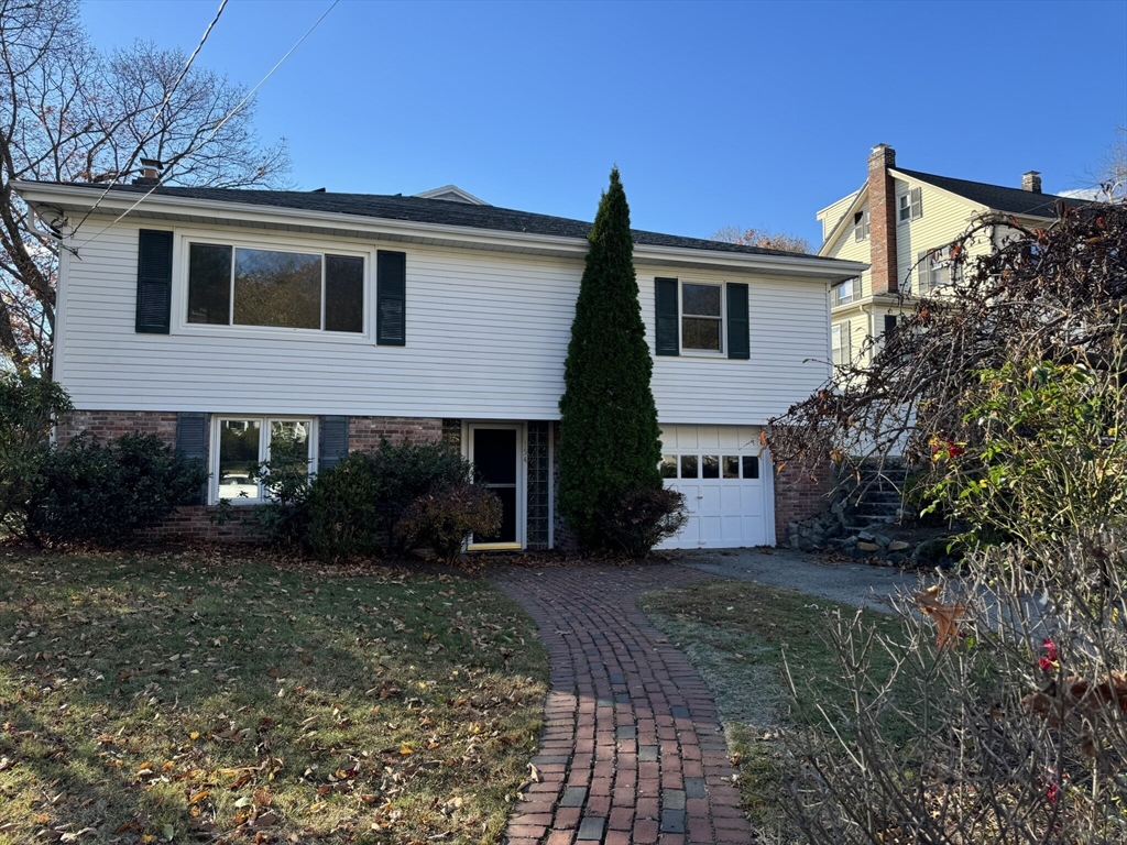 a view of a house with a yard