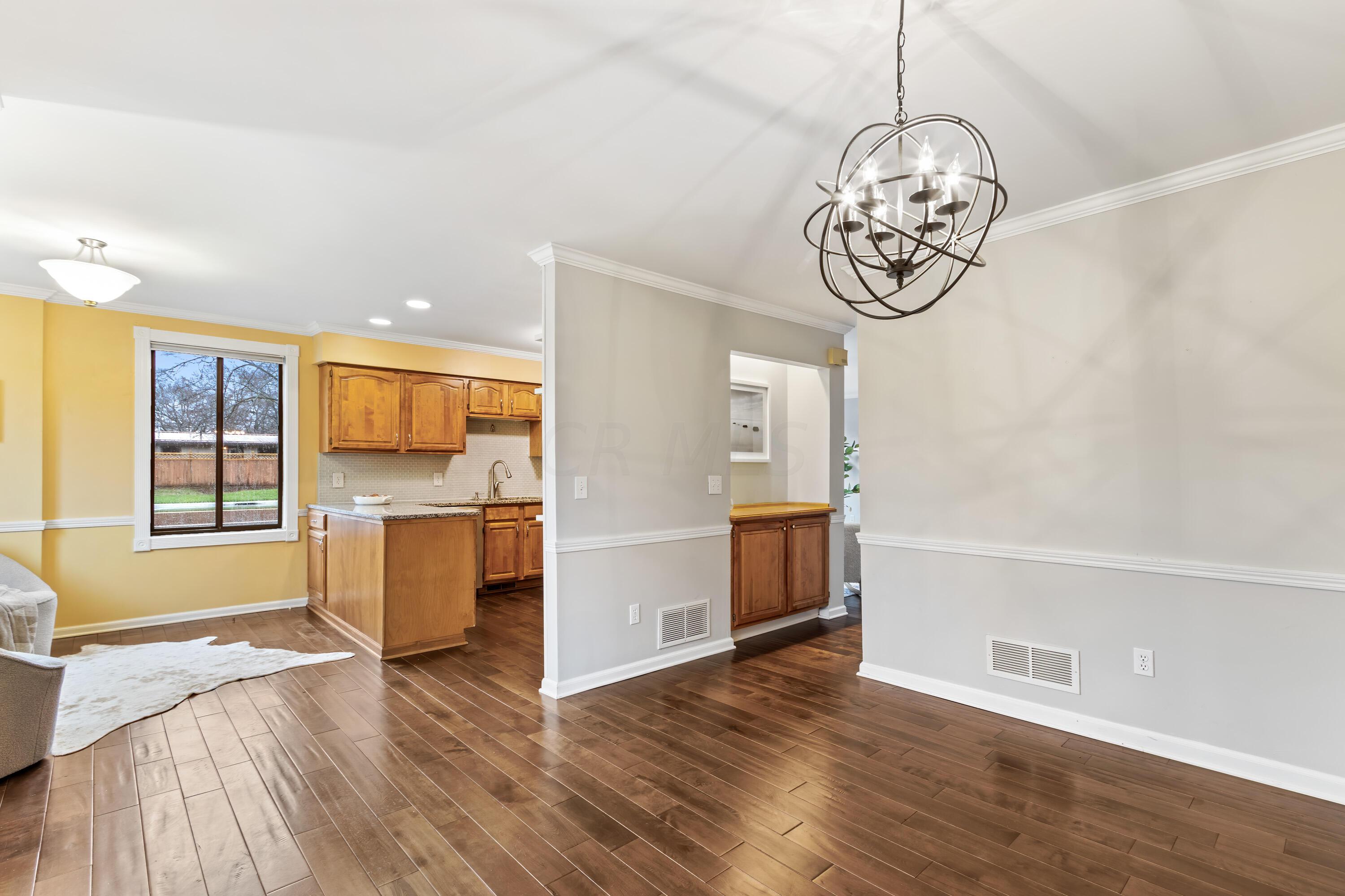 1850 Fishinger Road, Unit 4 Upper Arlington, OH 43221 - Photo 10 of 28 Dining Room
