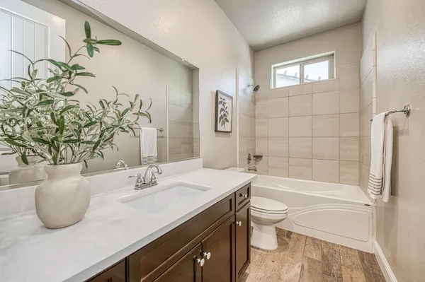 $2,695 | 1437 East Via Viola Way, Fresno, CA 93730