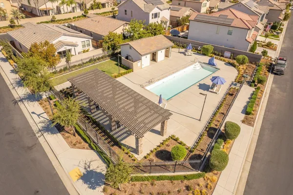 $2,695 | 1437 East Via Viola Way, Fresno, CA 93730