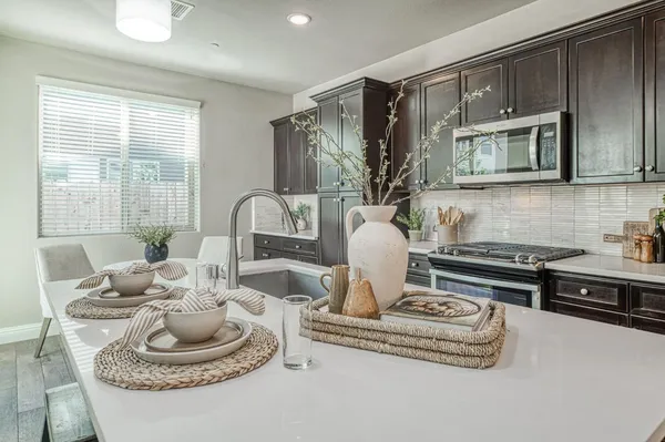 $2,695 | 1437 East Via Viola Way, Fresno, CA 93730