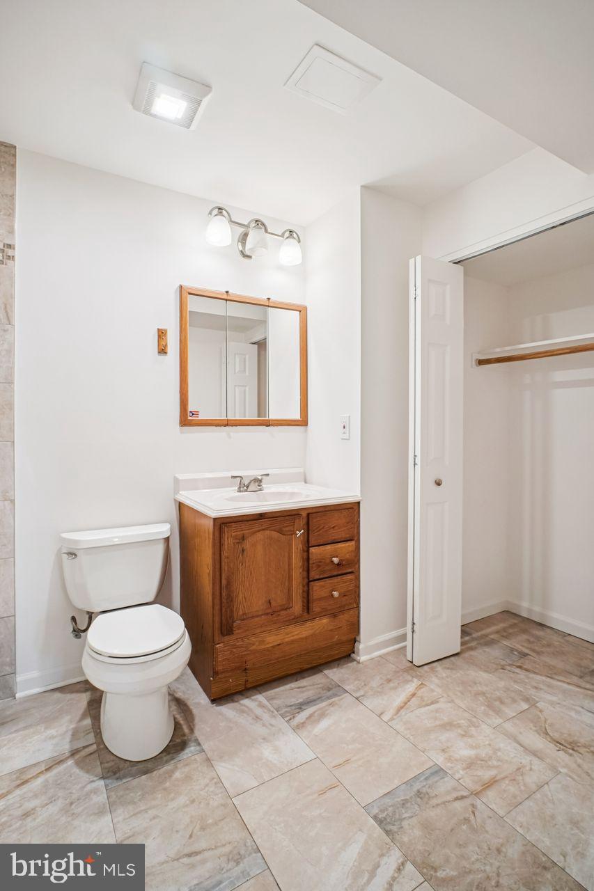 5105 Overlook Park Annandale, VA 22003 - Photo 11 of 32 a bathroom with a toilet sink and mirror