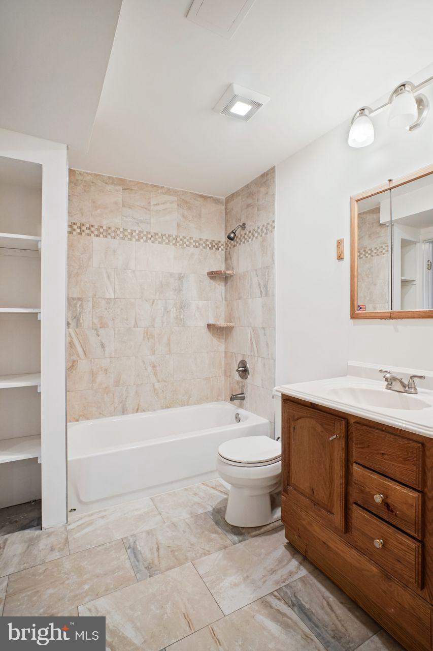 5105 Overlook Park Annandale, VA 22003 - Photo 12 of 32 a bathroom with a toilet a sink and bathtub