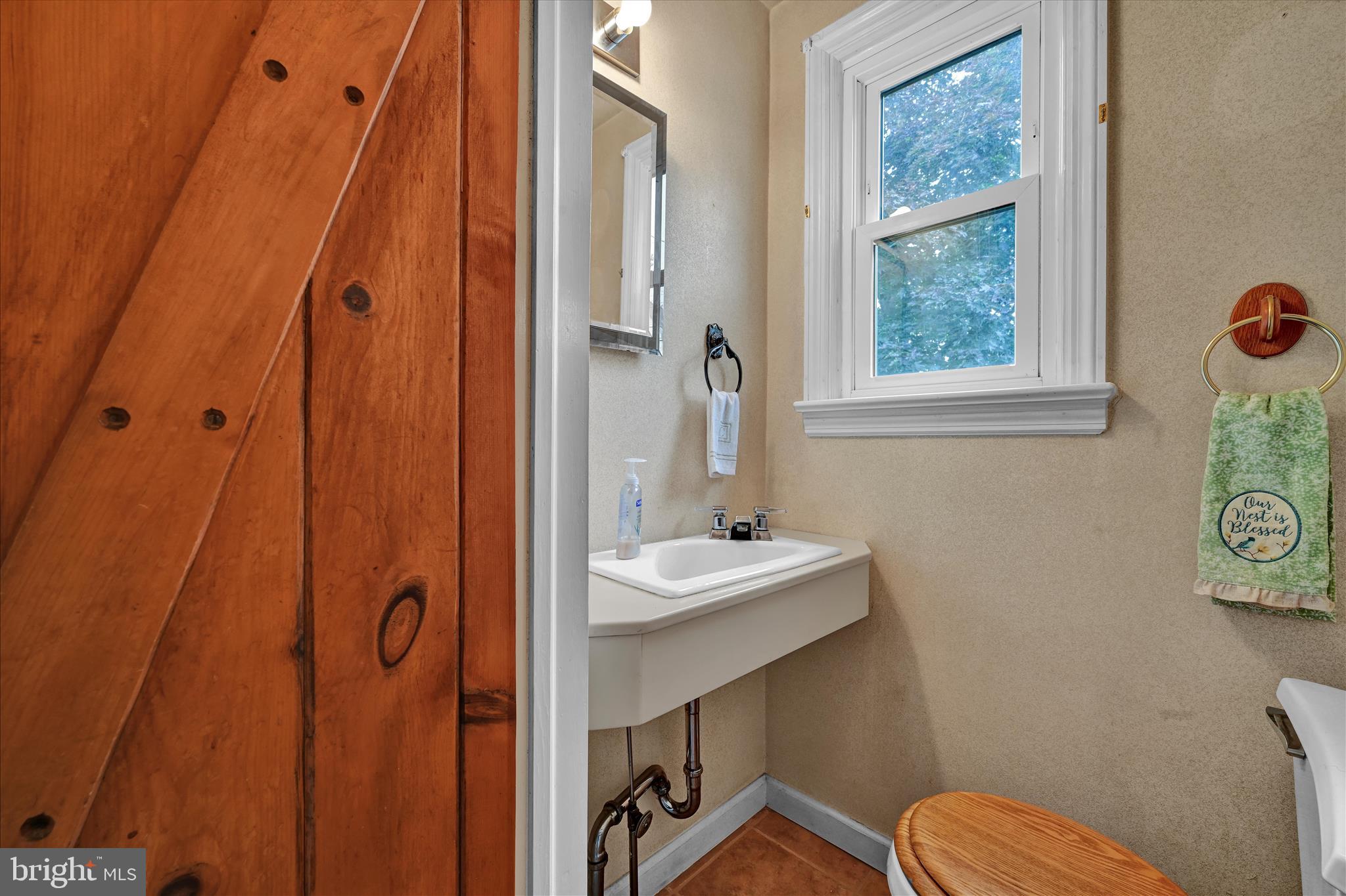 526 Argyle Road Drexel Hill, PA 19026 - Photo 20 of 42 Main Level Powder Room