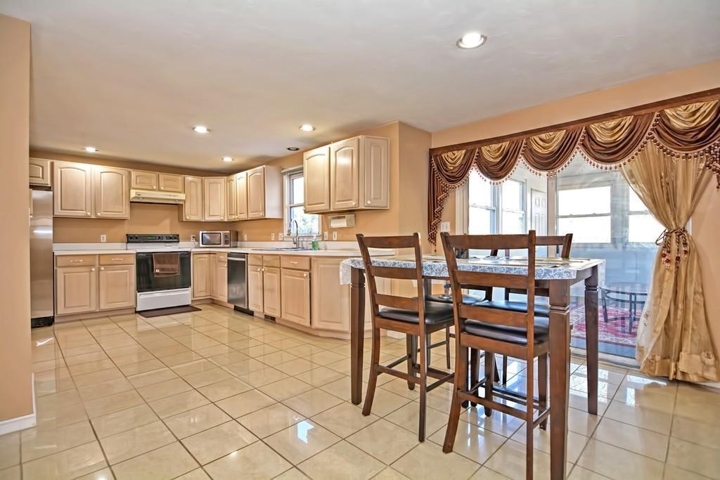 373 Union Street Ashland, MA 01721 - Photo 4 of 26 Gallery Image 4
