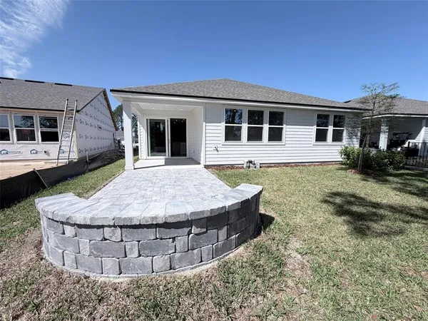 a sign that is on the side of the road