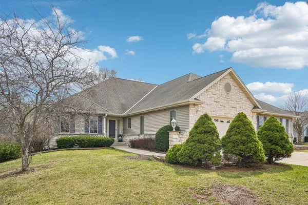 $465,000 | 16605 West Sumerland Court, New Berlin, WI 53151