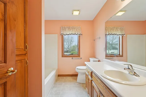 $465,000 | 16605 West Sumerland Court, New Berlin, WI 53151
