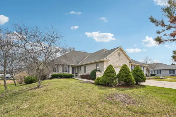 $465,000 | 16605 West Sumerland Court, New Berlin, WI 53151