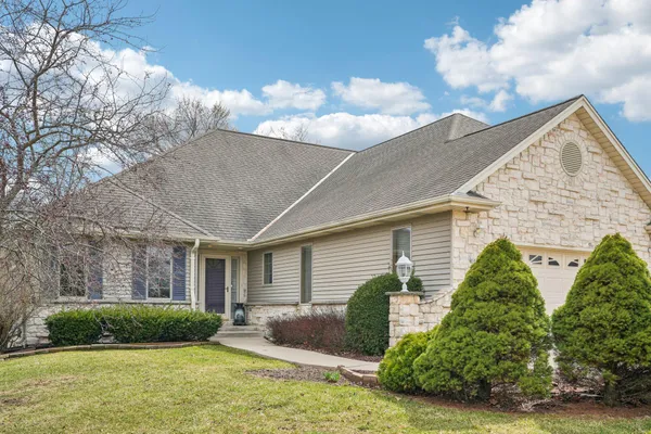 $465,000 | 16605 West Sumerland Court, New Berlin, WI 53151