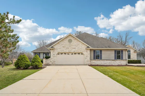 $465,000 | 16605 West Sumerland Court, New Berlin, WI 53151
