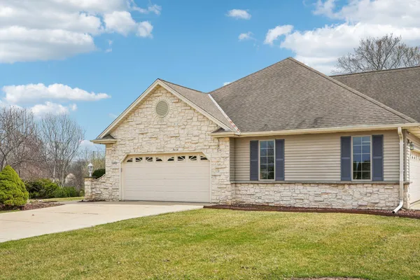 $465,000 | 16605 West Sumerland Court, New Berlin, WI 53151