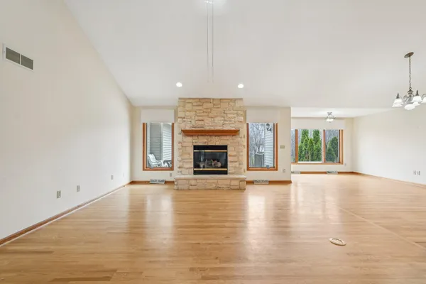 $465,000 | 16605 West Sumerland Court, New Berlin, WI 53151