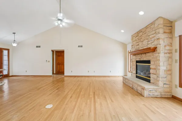 $465,000 | 16605 West Sumerland Court, New Berlin, WI 53151