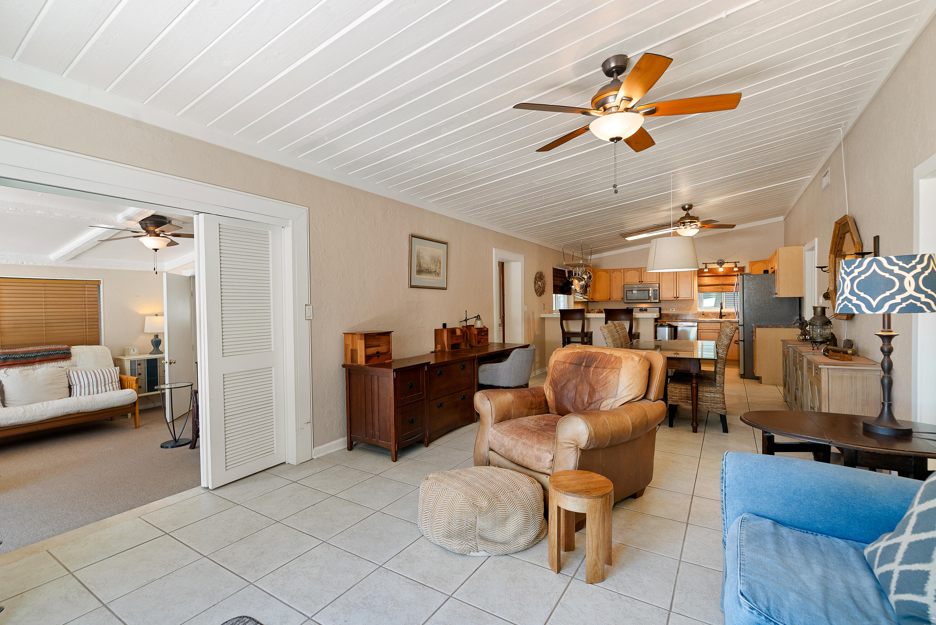 412 3rd Street Key Largo, FL 33037 - Photo 18 of 41 a living room filled with furniture