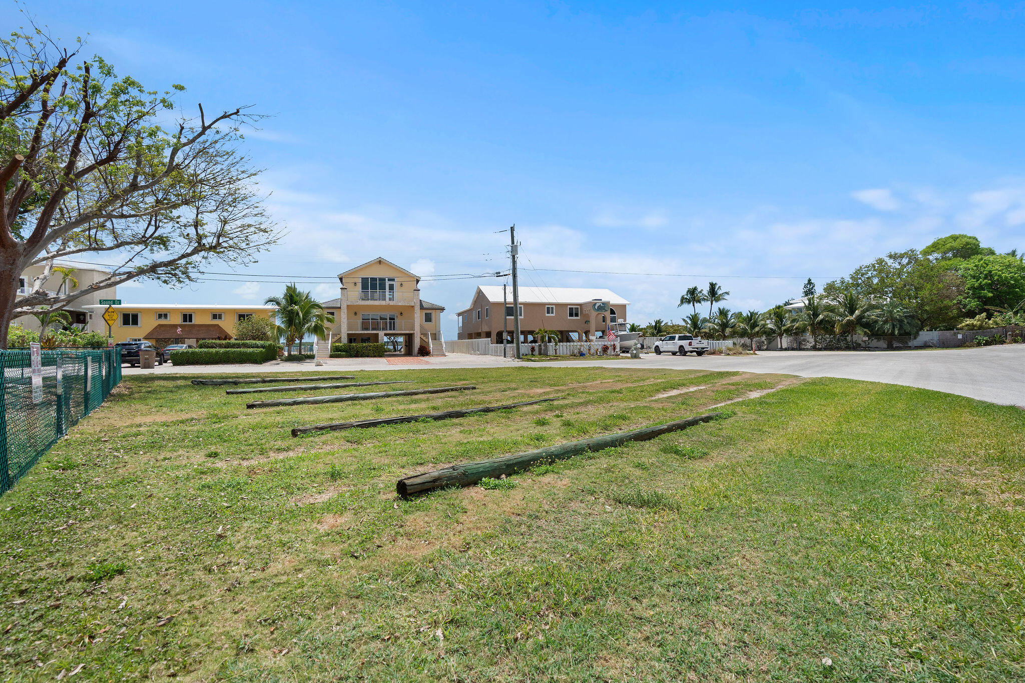 412 3rd Street Key Largo, FL 33037 - Photo 38 of 41 a view of a volley ball court