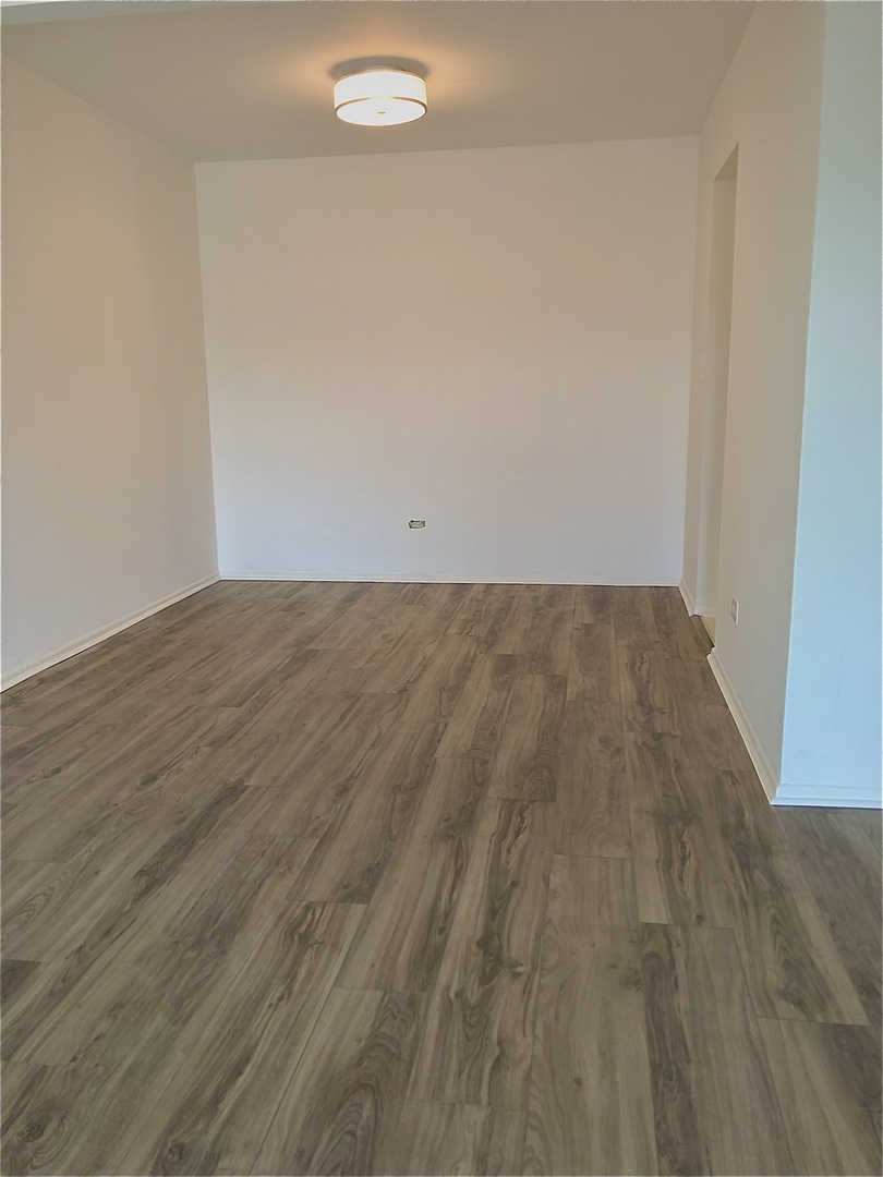 3523 Central Road, Unit 302 Glenview, IL 60025 - Photo 5 of 8 a view of a room