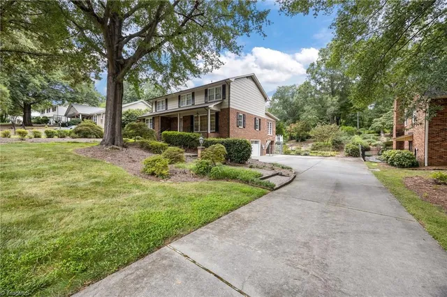 $525,000 | 1122 Kensington Drive, High Point, NC 27262