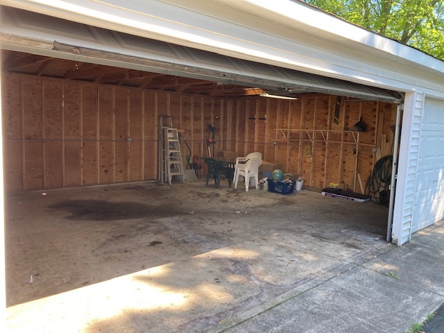 22201 Rockingham Road Richton Park, IL 60471 - Photo 3 of 18 a view of a room with gym equipment